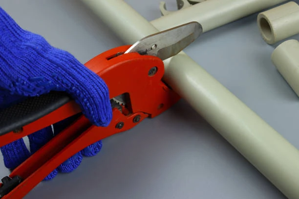 Coupe-Tubes en PVC : L’Outil Parfait pour Vos Travaux de Tuyauterie