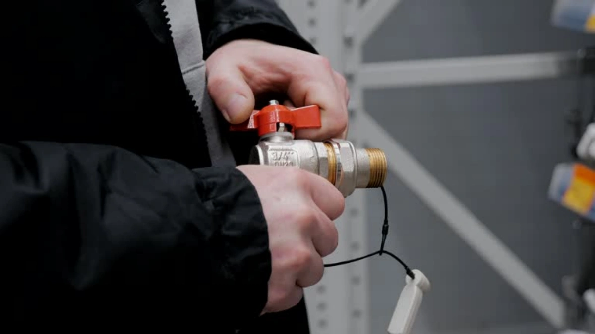 Compact Safety Valve for Water Heaters